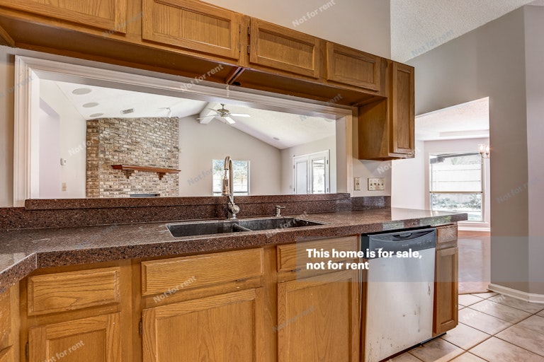 Photo 31 of 53 - 12060 Wren Hollow Ct, Jacksonville, FL 32246