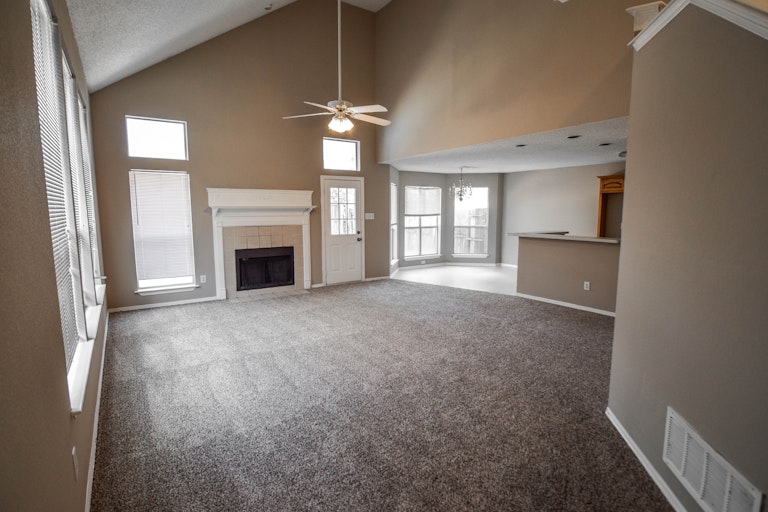 Photo 8 of 31 - 1337 Mimosa Ln, Lewisville, TX 75077