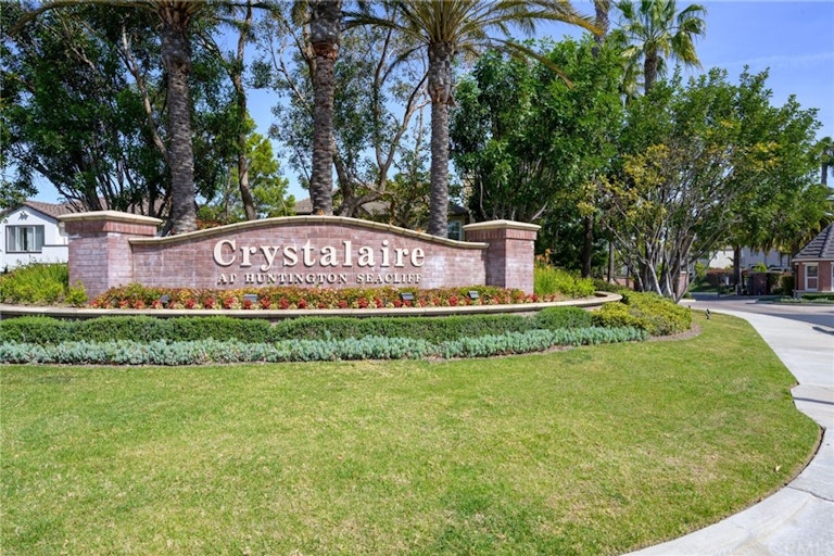 Photo 2 of 72 - 18692 Calera Ln, Huntington Beach, CA 92648