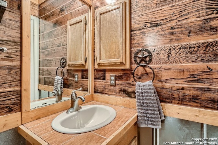 Photo 21 of 38 - 1122 Crescent Hill Dr, San Antonio, TX 78253