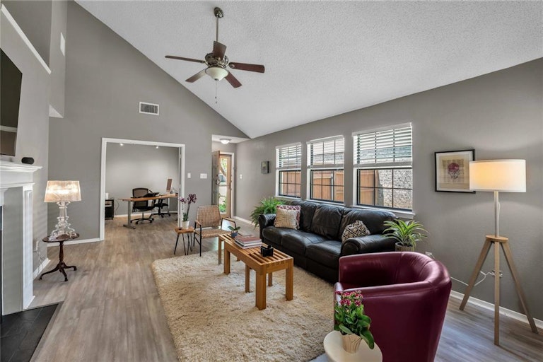 Photo 9 of 31 - 915 Azalia Dr, Lewisville, TX 75067