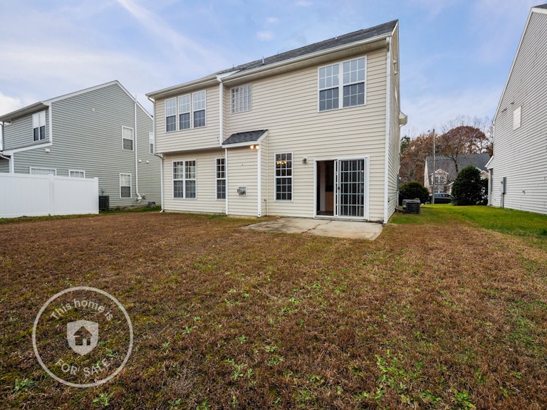 Photo 5 of 26 - 8108 Rolling Glenn Dr, Raleigh, NC 27616