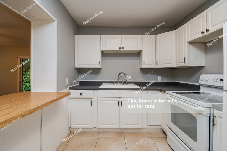 Photo 4 of 27 - 8858 Atter Ln, Jacksonville, FL 32216