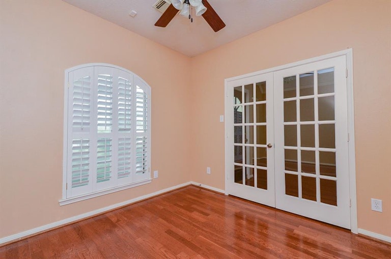 Photo 6 of 27 - 8227 Summer Reef Dr, Houston, TX 77095