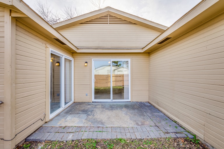 Photo 14 of 15 - 9911 Cedar Mountain Cir, Dallas, TX 75217