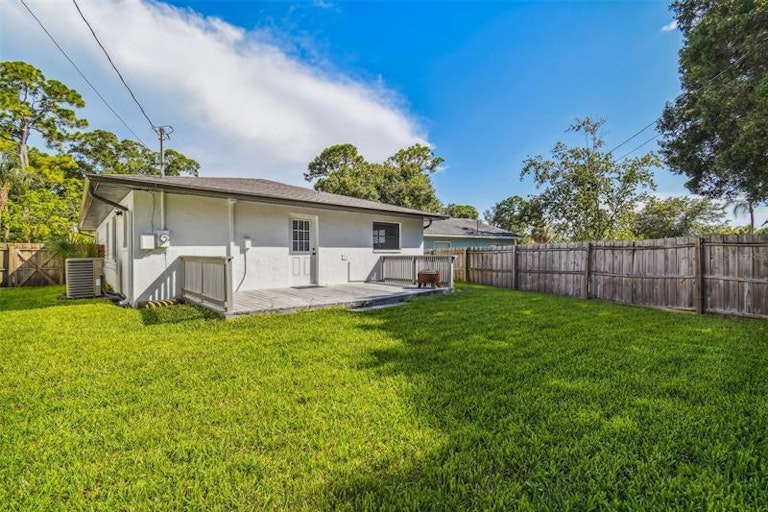 Photo 5 of 42 - 8010 Diagonal Rd N, Saint Petersburg, FL 33702