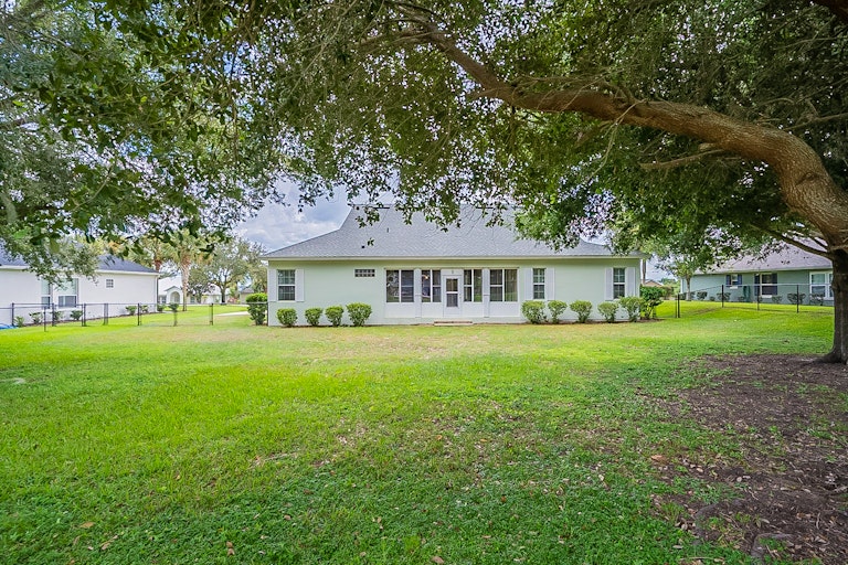 Photo 5 of 33 - 3327 Site To See Ave, Eustis, FL 32726
