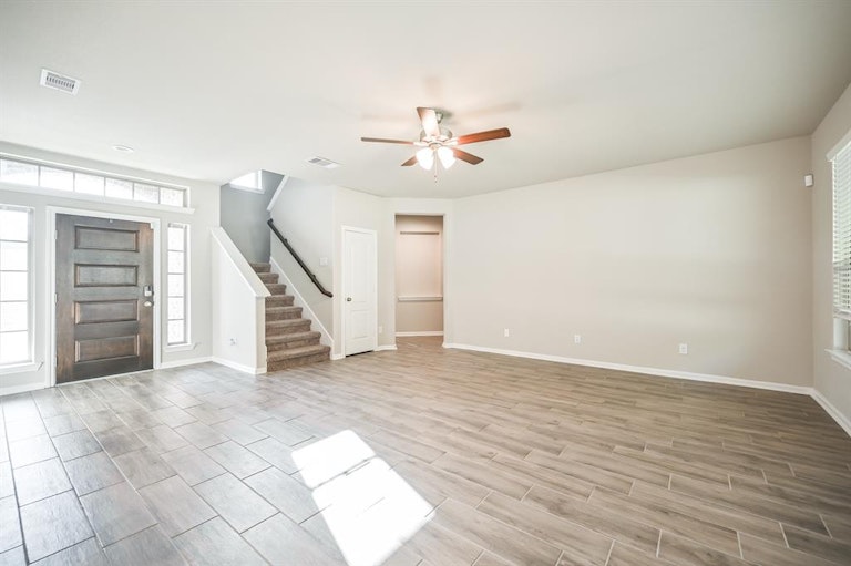 Photo 4 of 36 - 6822 Aspen Peak Dr, Baytown, TX 77521