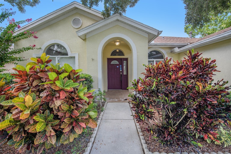 Photo 4 of 19 - 10610 Weybridge Dr, Tampa, FL 33626