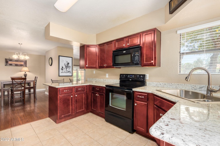 Photo 2 of 27 - 8787 E Mountain View Rd #1030, Scottsdale, AZ 85258