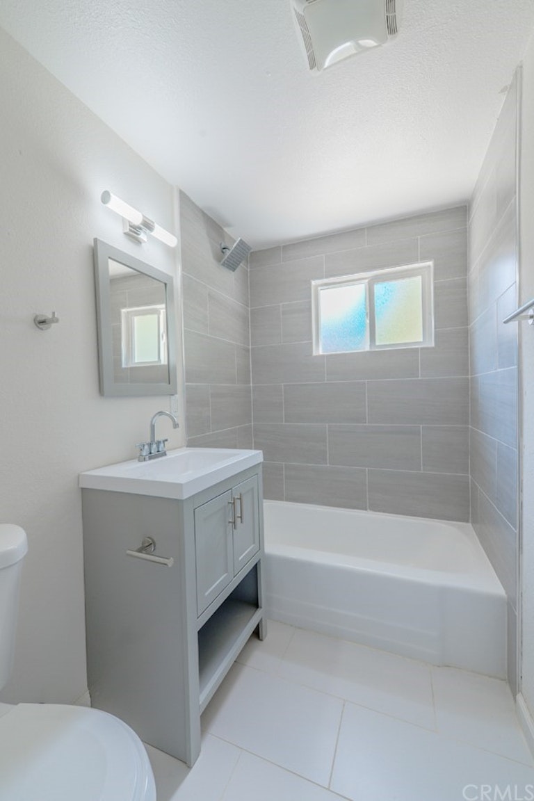 Photo 18 of 33 - 9035 Bellegrave Ave, Jurupa Valley, CA 92509