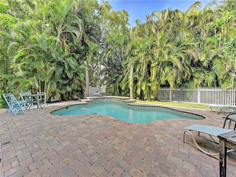 Photo 24 of 25 - 306 56th St, Holmes Beach, FL 34217