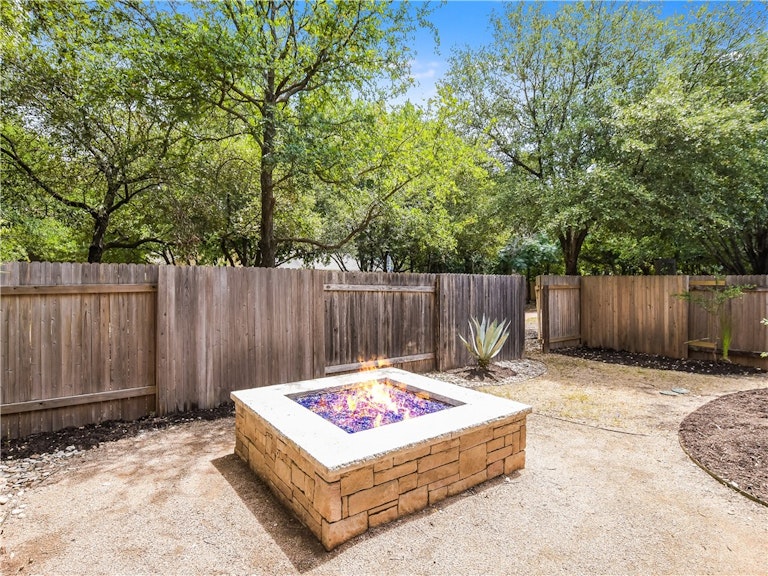 Photo 33 of 40 - 2116 Amur Dr, Austin, TX 78745