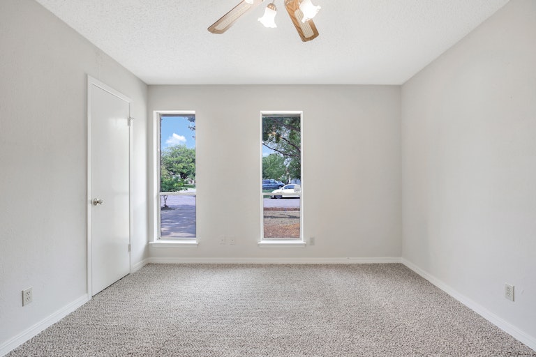 Photo 15 of 25 - 2233 Biscayne Dr W, Irving, TX 75060