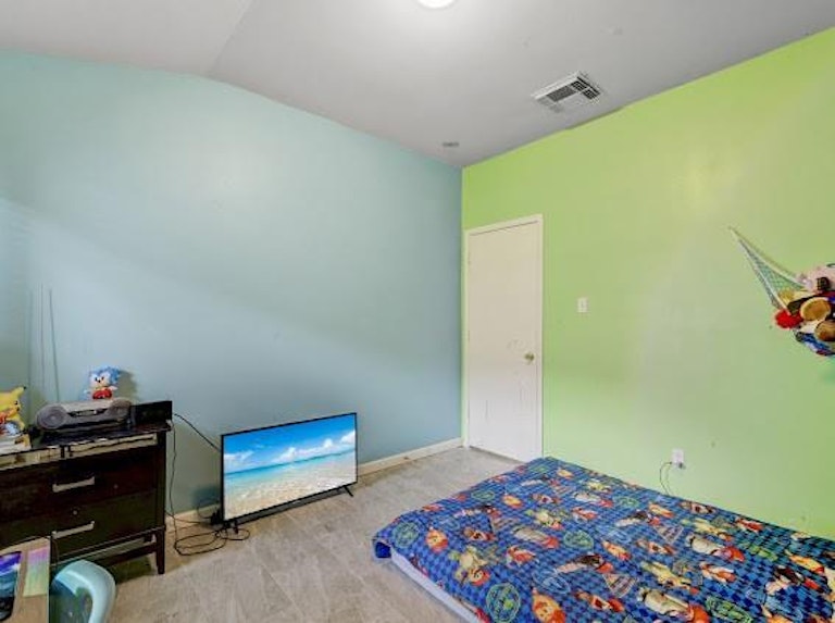 Photo 38 of 47 - 222 Kestrel Ln, Rosharon, TX 77583