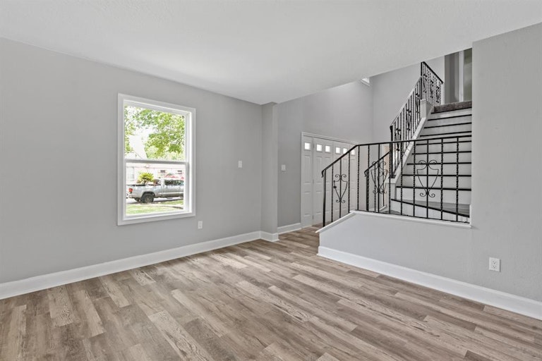 Photo 6 of 36 - 214 Andorra Ln, Houston, TX 77015