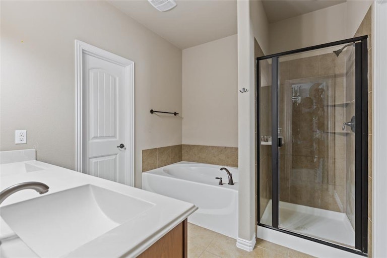 Photo 17 of 30 - 151 Pleasant Hill Ln, Fate, TX 75189