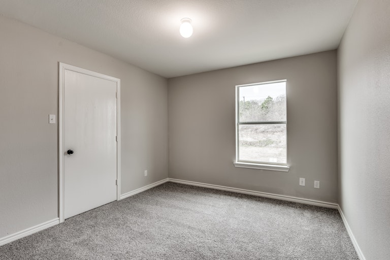 Photo 17 of 24 - 2909 Victorian Forest Dr, Dallas, TX 75227