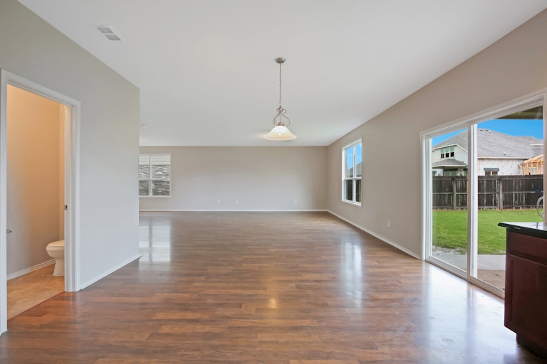 Photo 11 of 31 - 5344 Thornbush Dr, Fort Worth, TX 76179