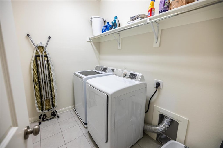 Photo 17 of 30 - 1503 English Blue Ln, Arlington, TX 76005