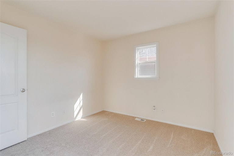 Photo 16 of 40 - 10712 Dayton Way, Commerce City, CO 80640