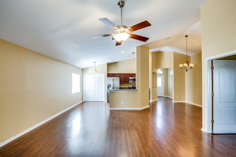 Photo 3 of 11 - 24620 Laurel Ridge Dr, Lutz, FL 33559