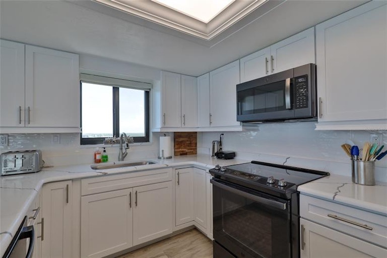Photo 12 of 33 - 4139 S Atlantic Ave Unit B609, New Smyrna Beach, FL 32169