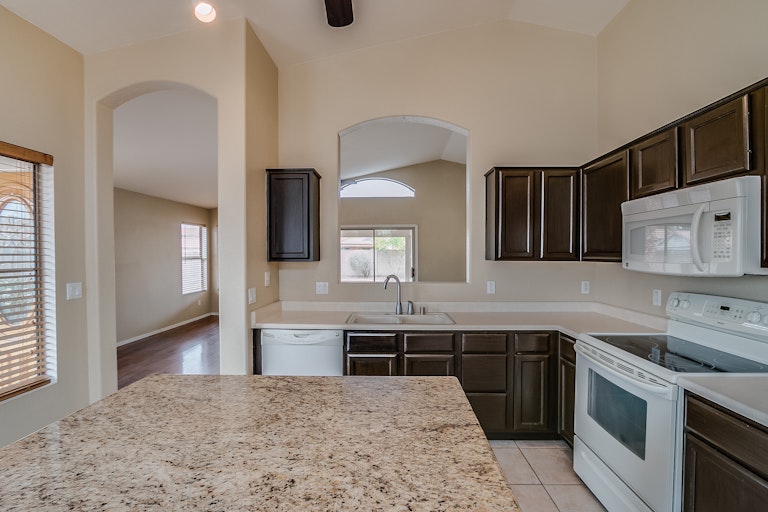 Photo 5 of 22 - 2416 S Navajo Way, Chandler, AZ 85286