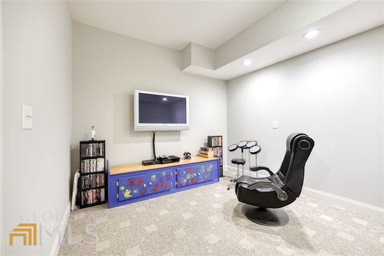 Photo 37 of 71 - 6021 Stillwater Pl, Flowery Branch, GA 30542