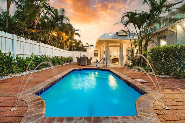 Photo 3 of 53 - 227 Grant Dr, Sarasota, FL 34236