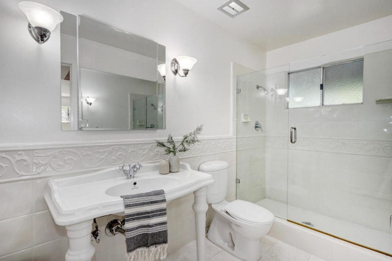 Photo 48 of 70 - 4040 Crondall Dr, Sacramento, CA 95864