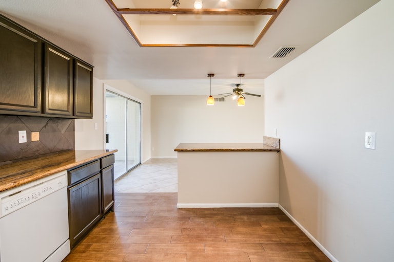 Photo 7 of 30 - 3636 W Beryl Ave, Phoenix, AZ 85051
