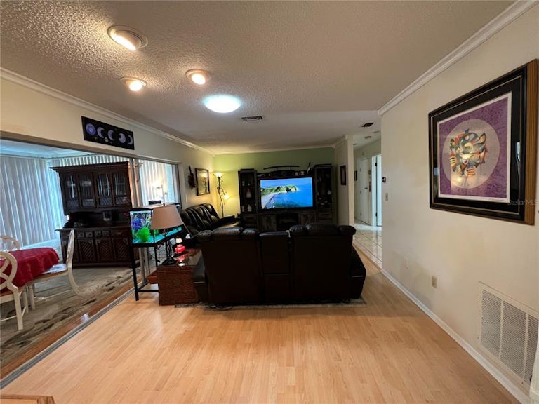 Photo 18 of 35 - 1618 Whithorn Pl, Palm Harbor, FL 34684