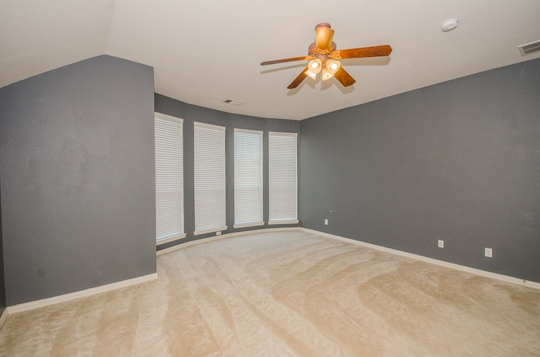 Photo 18 of 39 - 2421 Foxwood Ln, Little Elm, TX 75068