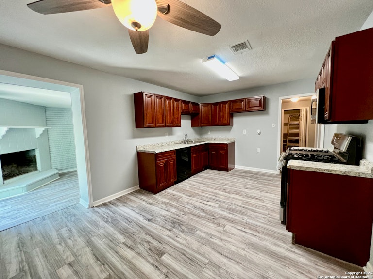 Photo 12 of 23 - 3946 Southport Dr, San Antonio, TX 78223
