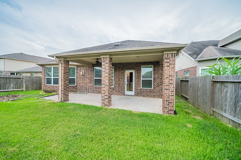 Photo 33 of 35 - 18226 Russett Green Dr, Tomball, TX 77377