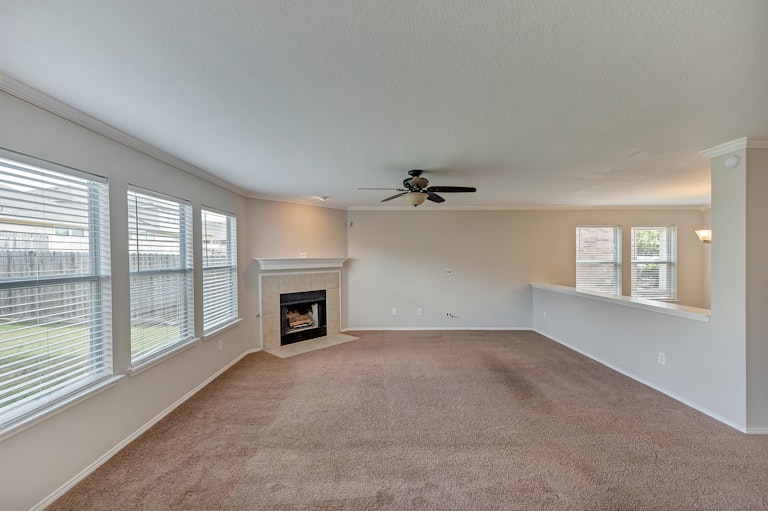 Photo 6 of 30 - 9125 Liberty Crossing Dr, Fort Worth, TX 76131