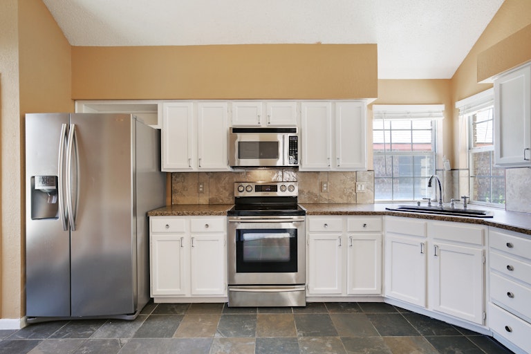Photo 1 of 25 - 1523 Tuley St, Cedar Hill, TX 75104