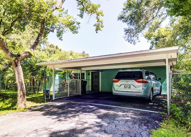 Photo 1 of 21 - 6904 Westinghouse Ave, Tampa, FL 33619