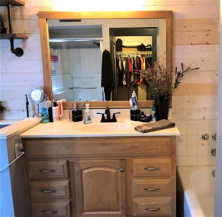 Photo 27 of 38 - 738 W Hogle Ave, Deland, FL 32720