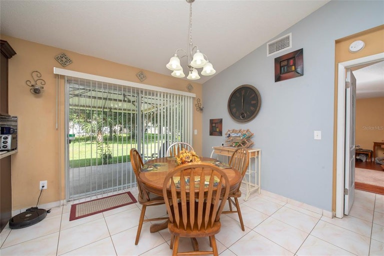 Photo 8 of 35 - 12781 Ohio Woods Ln, Orlando, FL 32824