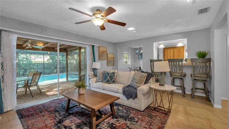 Photo 7 of 38 - 158 Oak Sq S, Lakeland, FL 33813