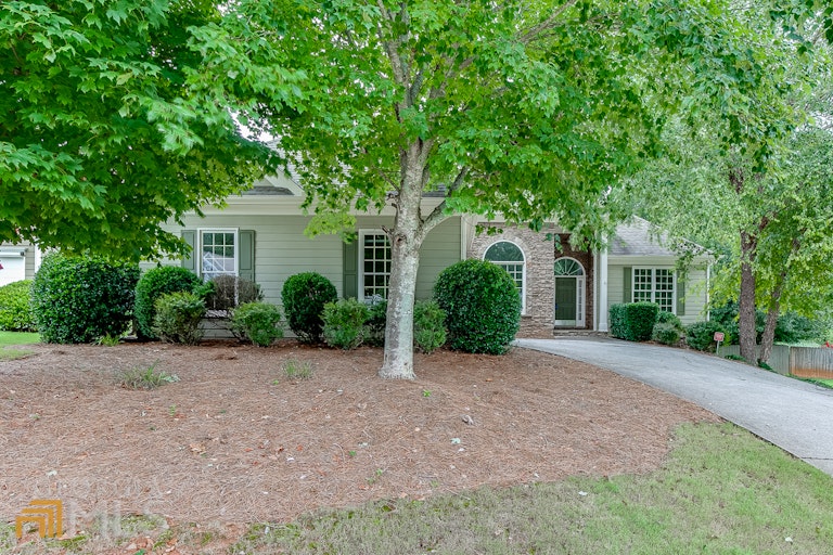 Photo 2 of 44 - 1122 Cayuga Ct, Dacula, GA 30019