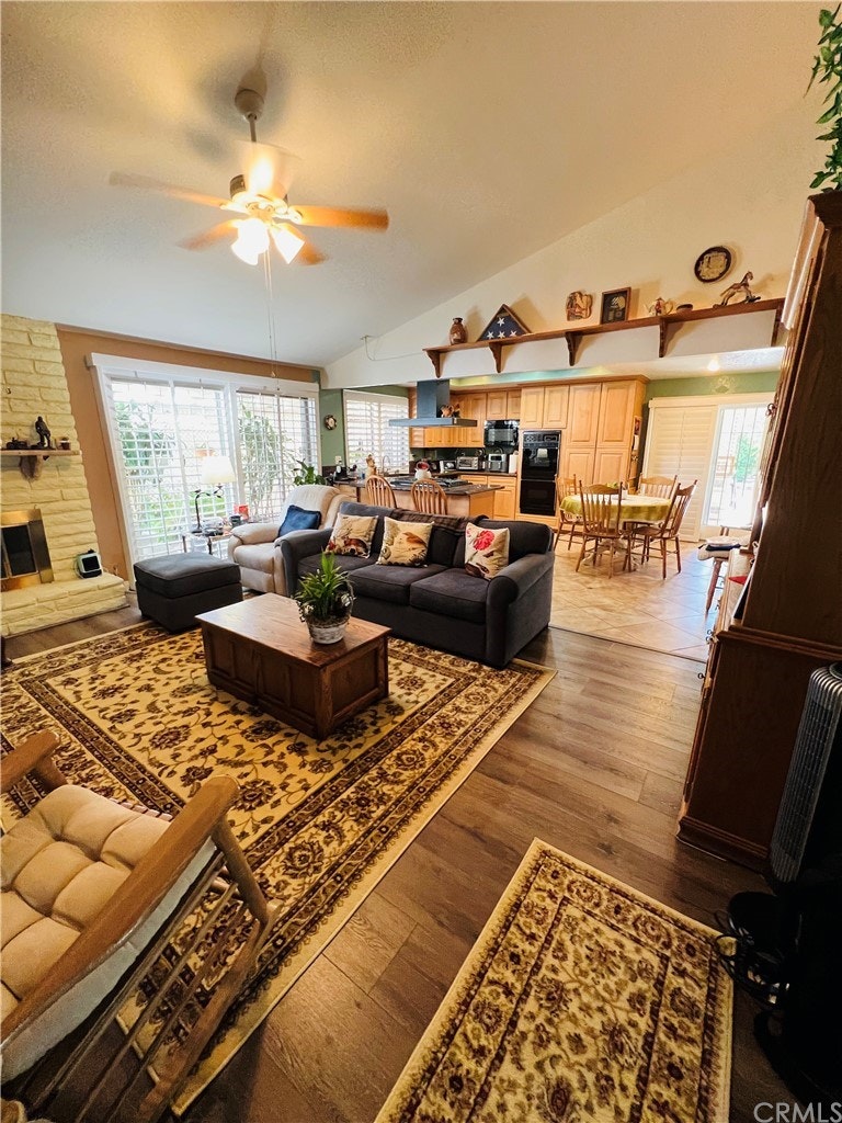 Photo 7 of 23 - 17683 Hibiscus Ct, Fontana, CA 92335