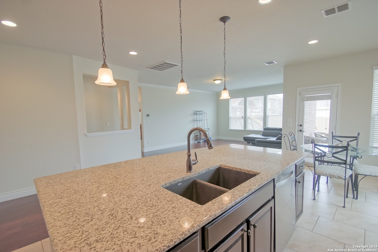 Photo 7 of 25 - 27403 Valle Blf, Boerne, TX 78015