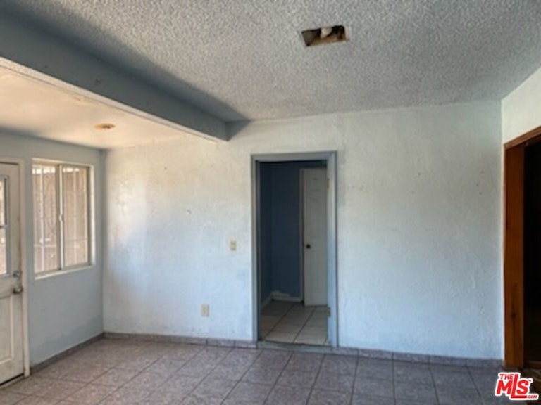 Photo 17 of 29 - 12421 Arbor Pl, Los Angeles, CA 90044