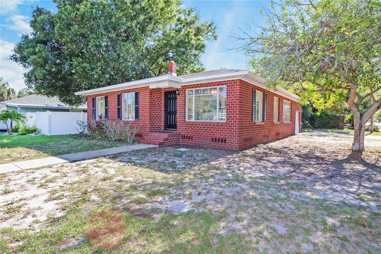 Photo 1 of 35 - 2601 Upton St S, Gulfport, FL 33711