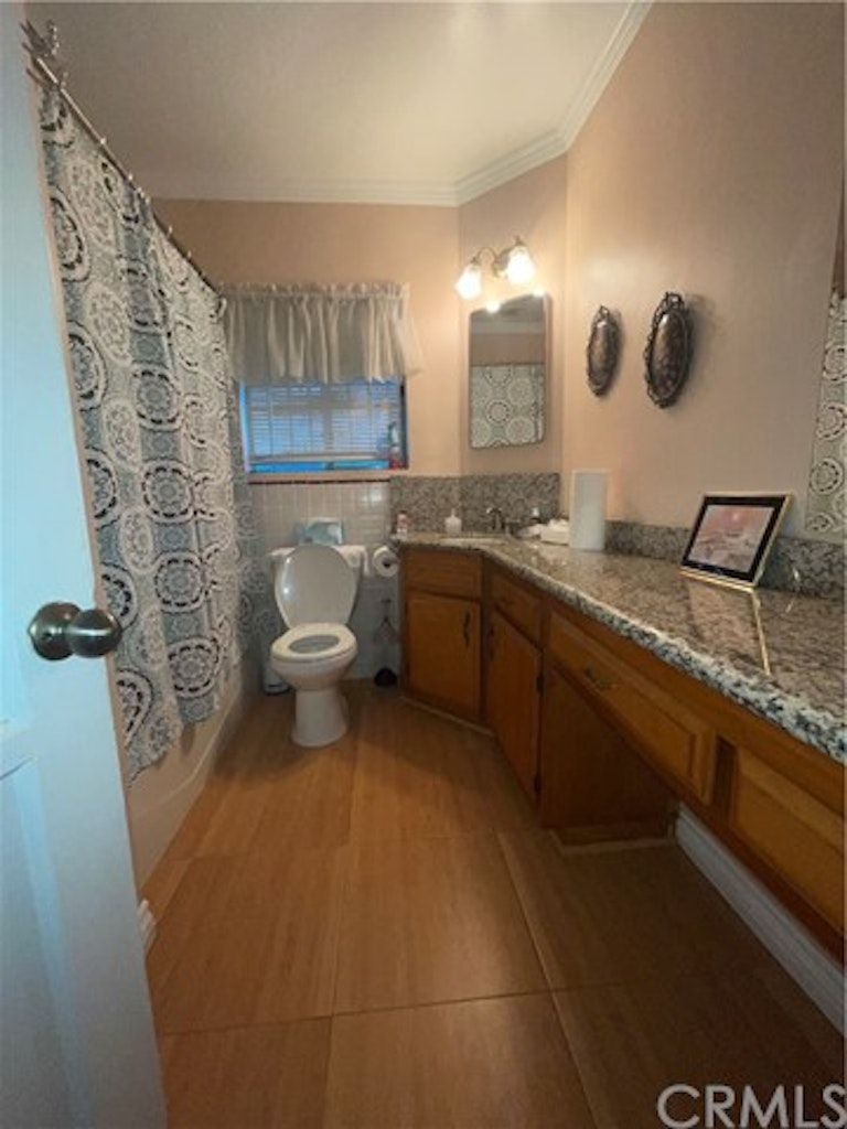Photo 9 of 12 - 2800 Adriatic Ave, Long Beach, CA 90810