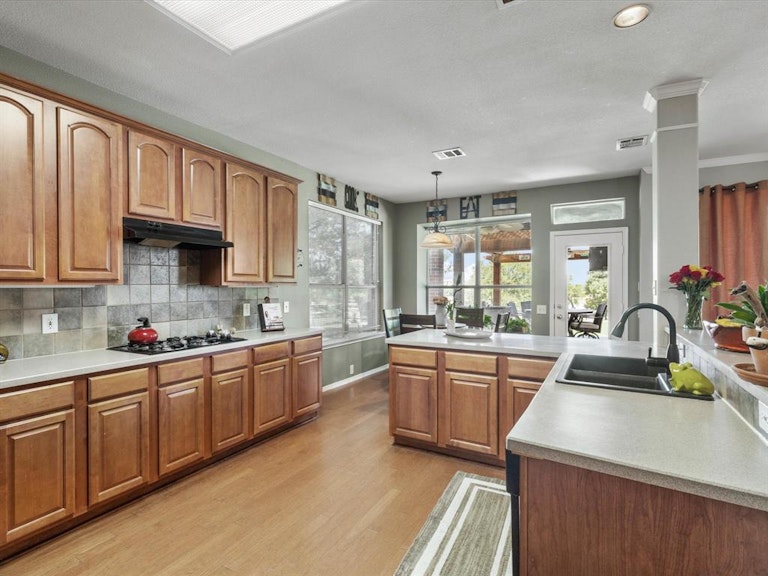 Photo 15 of 38 - 4133 Walnut Creek Ct, Fort Worth, TX 76137