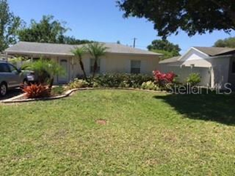 Photo 2 of 14 - 140 42nd Ave NE, Saint Petersburg, FL 33703